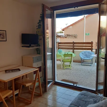 Apartment Port Leucate: T2 Rdc 4 Pers Proche Port Avec Terrasse, Parking Securise, Tv, Lave-linge, Plancha - Fr-1-798-3 *